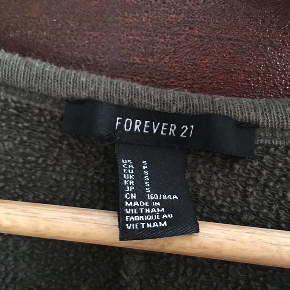 Crewneck sweatshirt with spikes - Picture 3 of 5